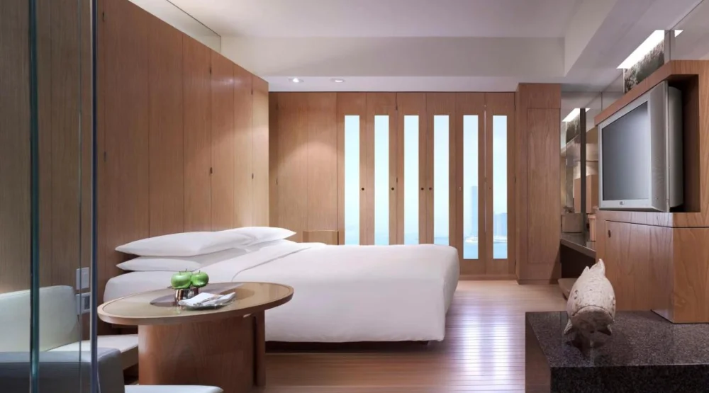 King Room with Harbor View Plateau at Grand Hyatt Hong Kong