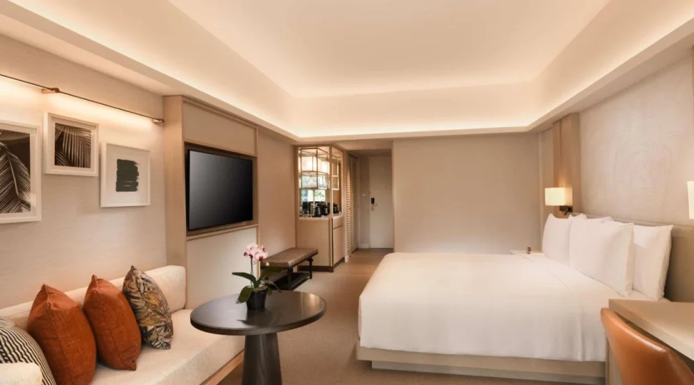 King Premium Balcony Room at Conrad Singapore Orchard