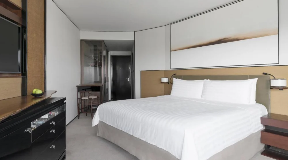 Tower Wing Deluxe King Room at Shangri-La Singapore