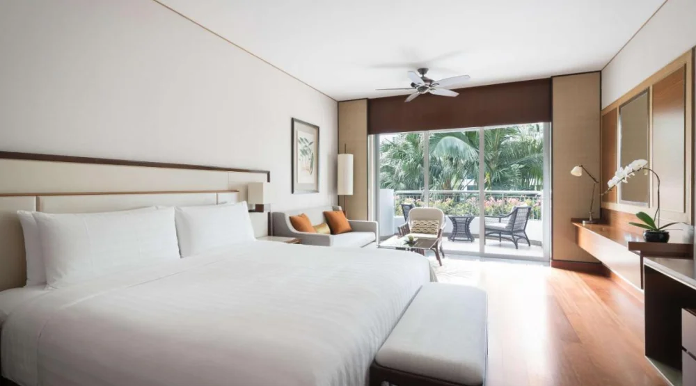 Garden Wing Deluxe Pool King at Shangri-La Singapore