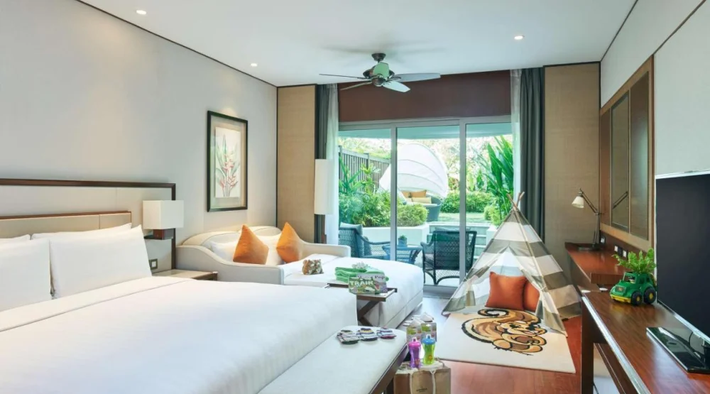Garden Wing Deluxe Family Terrace King at Shangri-La Singapore