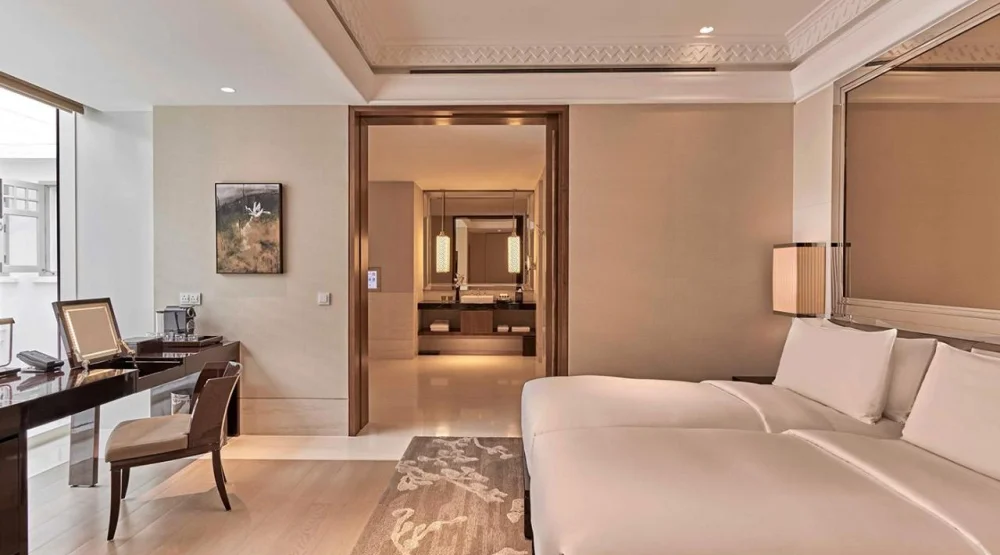 Grand Deluxe Twin Bed at The Capitol Kempinski Hotel Singapore