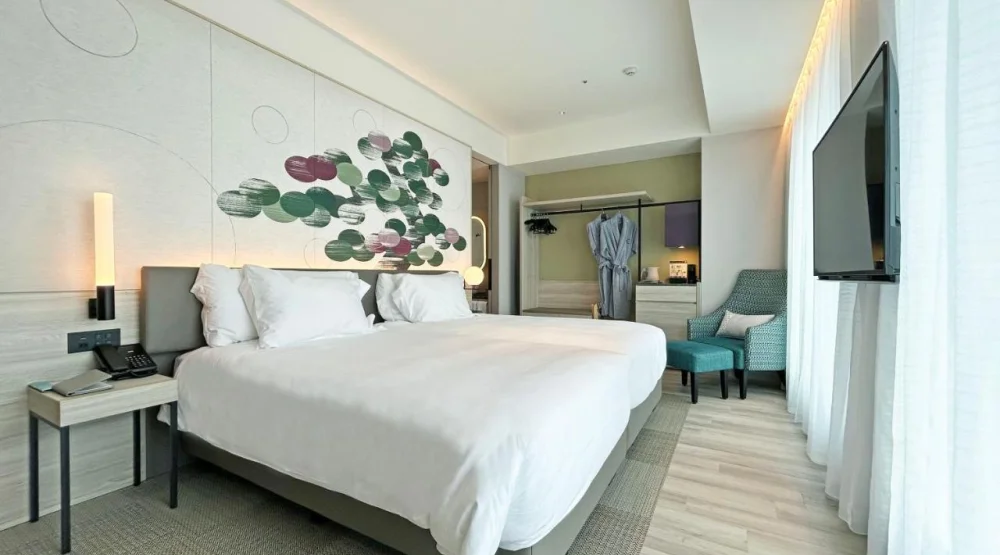 Deluxe Twin Room - Standard Floor at Centara Grand Hotel Osaka