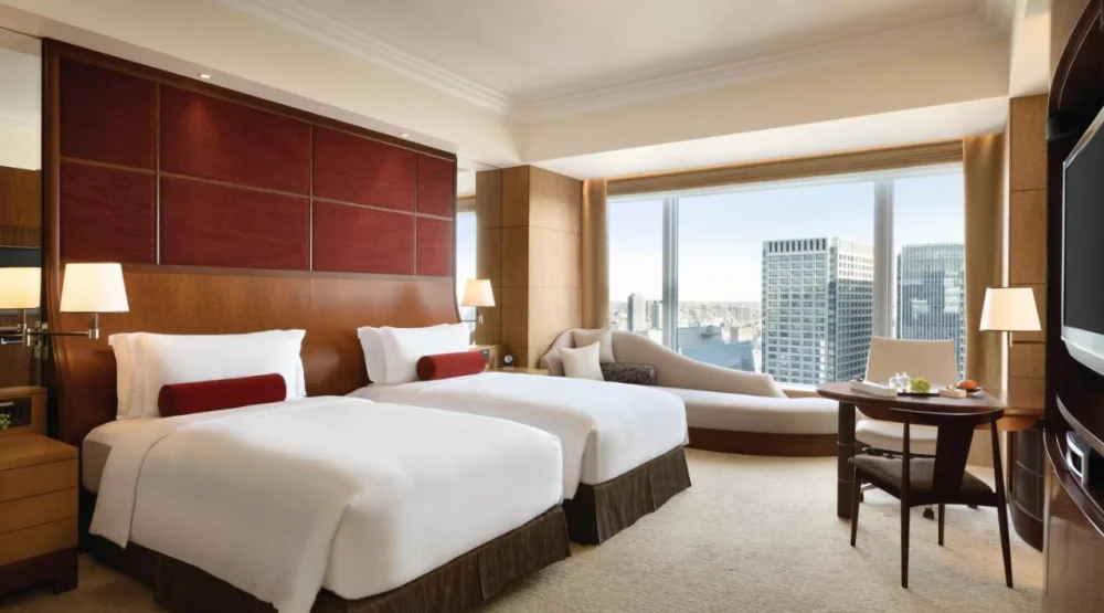 Deluxe Imperial Garden View Twin Room at Shangri-La Tokyo