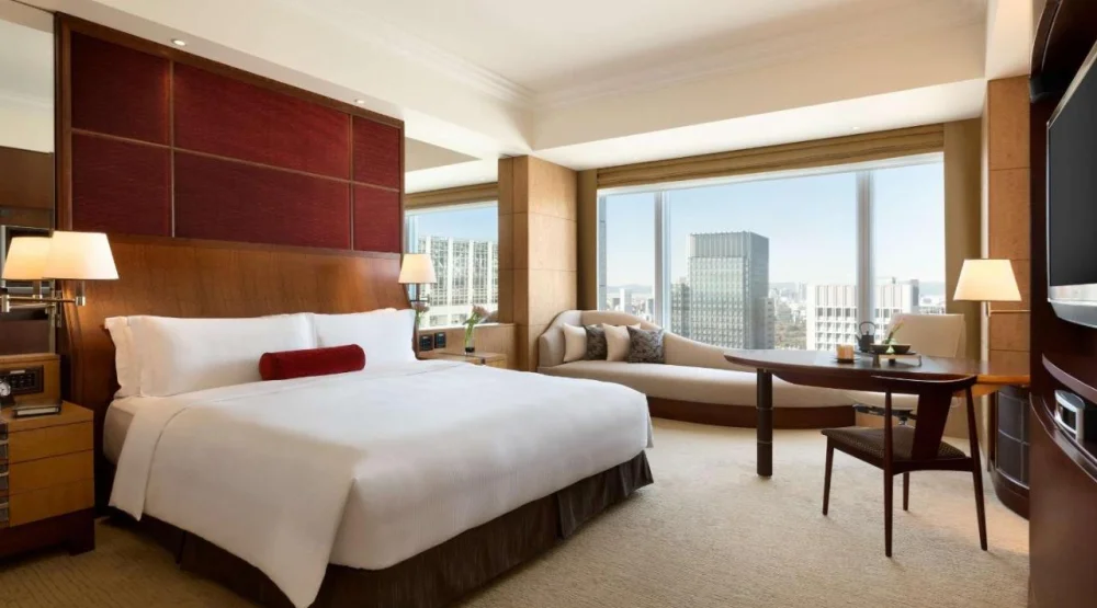 Horizon Club Deluxe King Room at Shangri-La Tokyo