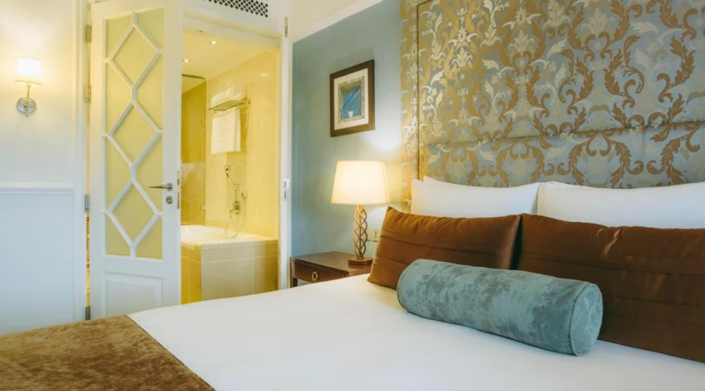 Deluxe Twin Room at Villa Rosa Kempinski