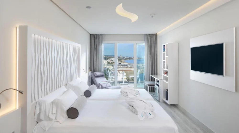 Make It Happen Twin Room at Amare Beach Hotel Marbella