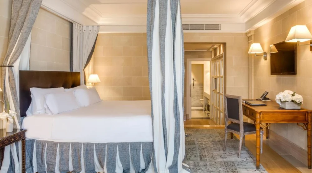 Junior Suite with City View at Majestic Hotel & Spa, Barcelona