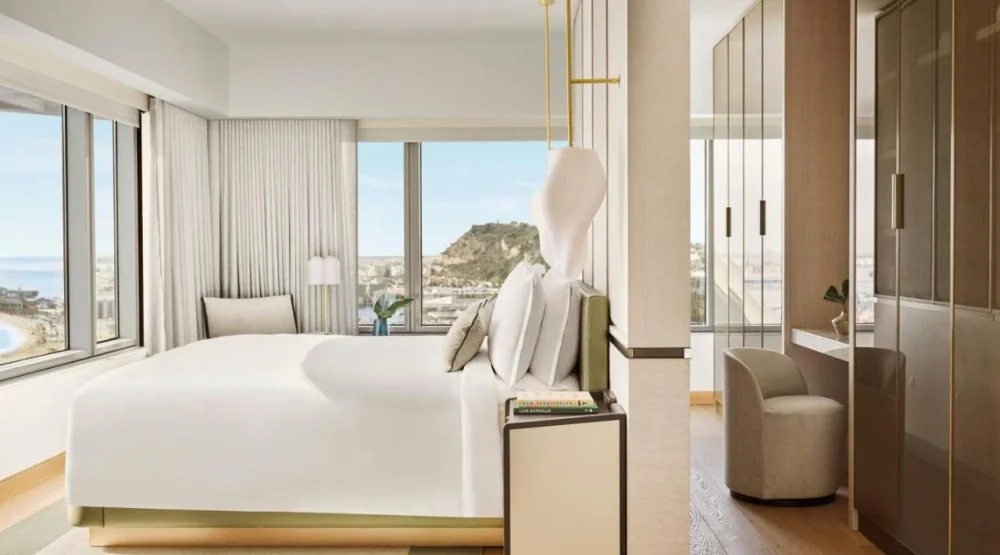 Club Corner King Suite - Club Level at Hotel Arts Barcelona