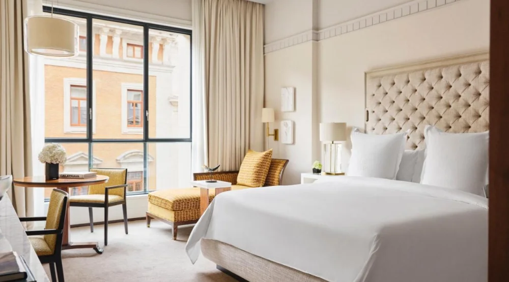Deluxe Room King at Four Seasons Madrid