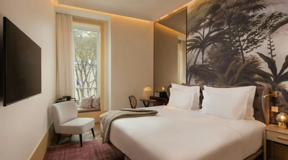 Superior Guest Room with One King, Courtyard View at The Ivens, Autograph Collection