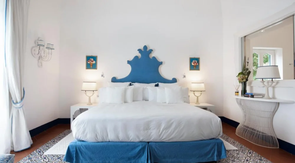 Junior Suite with Sea View at Villa Tre Ville