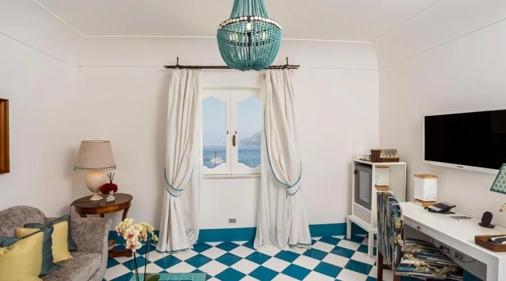 Suite with Sea View at Villa Tre Ville