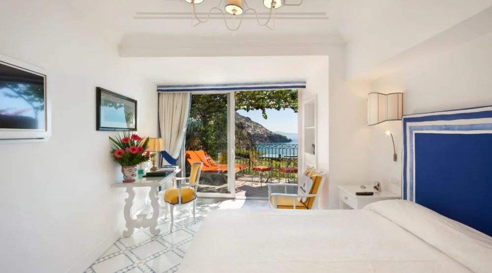 Classic Double Or Twin Room with Terrace and Sea View at Il San Pietro Di Positano