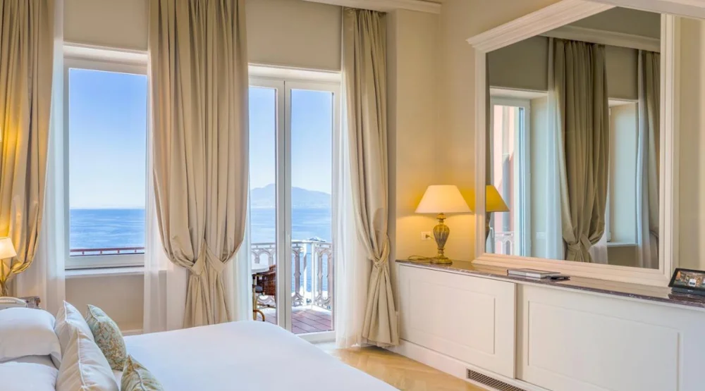 Junior Suite Deluxe with Sea View at Grand Hotel Excelsior Vittoria