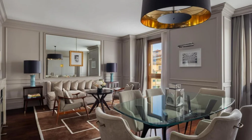 Portrait Suite with River View at Portrait Firenze