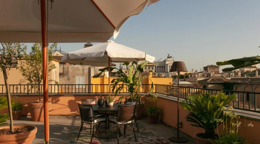 Apartment with Terrace at Umilta 36