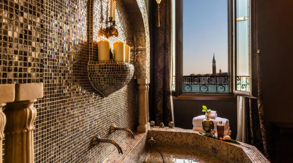 Exclusive Suite with Lagoon View at Hotel Metropole Venezia