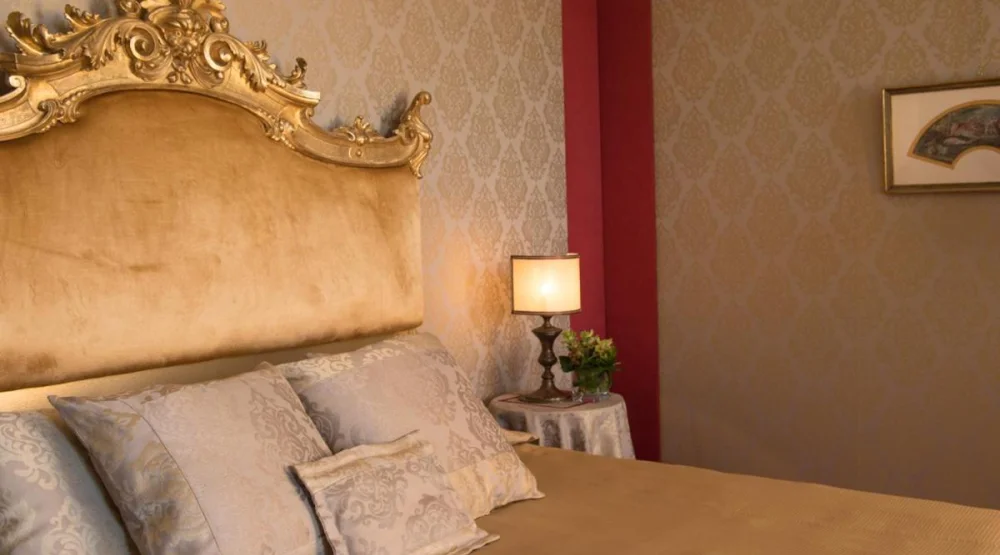 Junior Suite with Lagoon View at Hotel Metropole Venezia