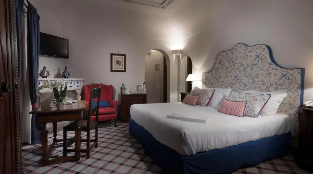 Deluxe Double Room with Balcony and Sea View at Villa Cimbrone