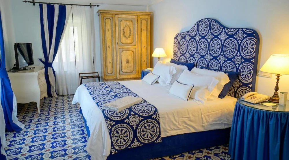 Superior Suite with Terrace and Sea View at Villa Cimbrone