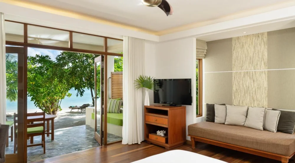 Deluxe Bungalow  - Beach Front at Kurumba Maldives