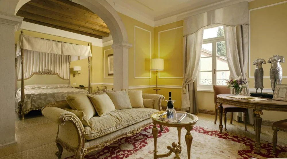 Deluxe Queen Suite at Villa Cordevigo