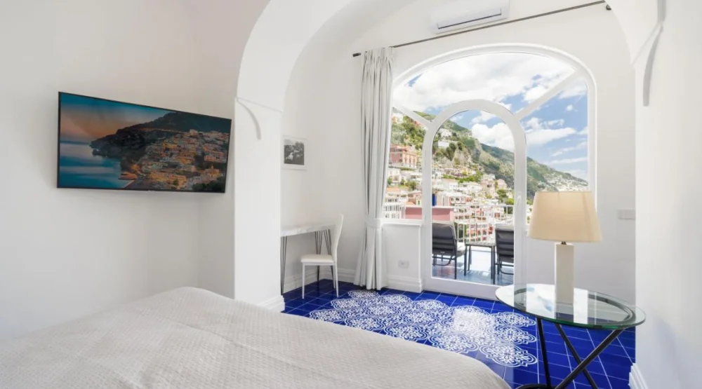 Apartment with Sea View at Villa Magia