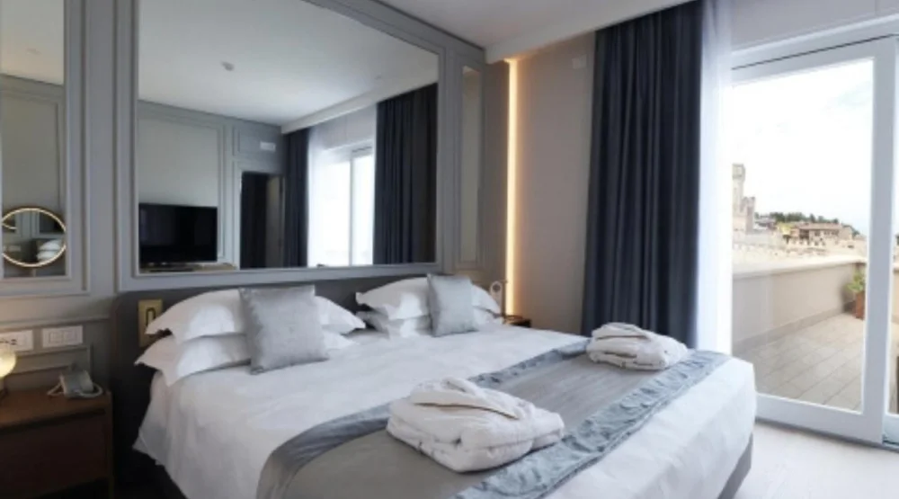 Suite with Lake View at Grand Hotel Terme Sirmione