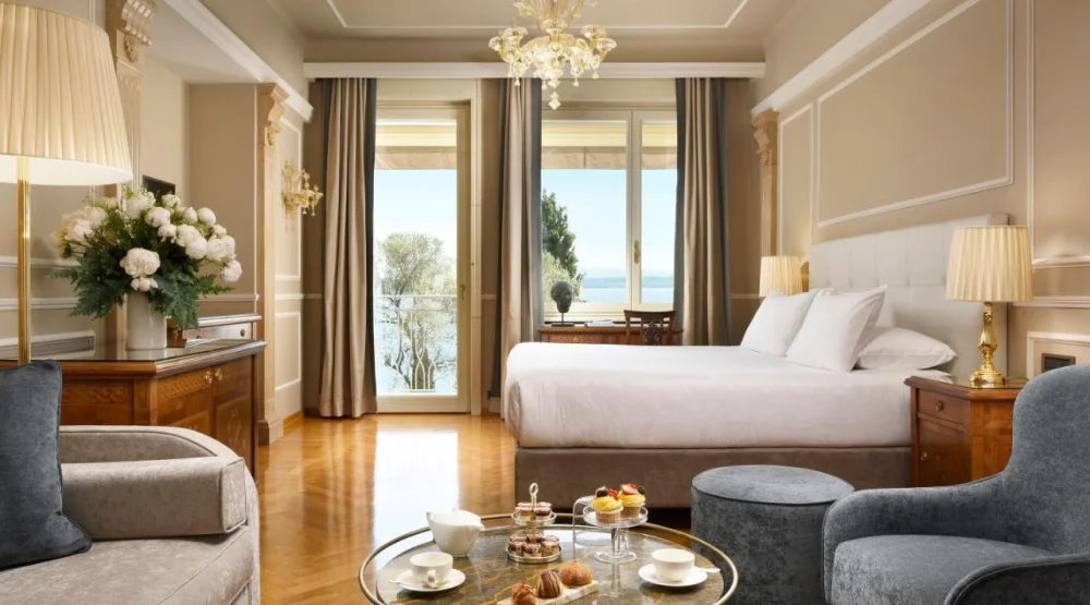 Junior Suite Lake View with Balcony at Villa Cortine Palace Hotel