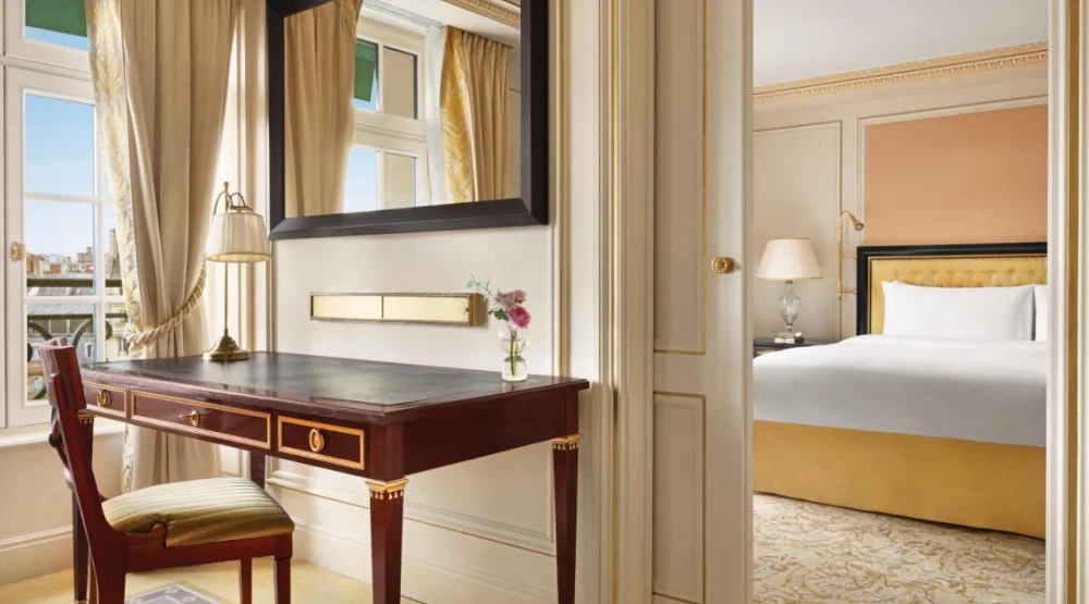 Deluxe Suite at Shangri-La Paris