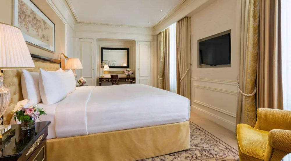 Junior Suite at Shangri-La Paris