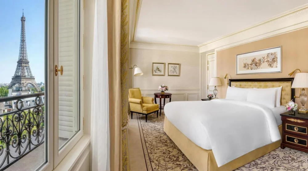 Junior Suite with Paris View at Shangri-La Paris