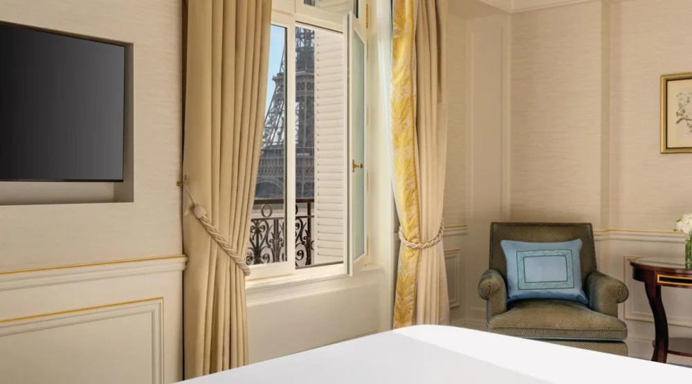 King Room with Eiffel Tower View at Shangri-La Paris