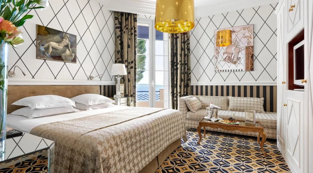 Deluxe Room with Sea View at Hotel Belles Rives