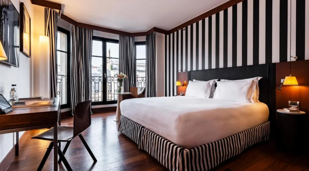 Chambre Prestige - Arc De Triomphe at Grand Hotel Champs Elysees