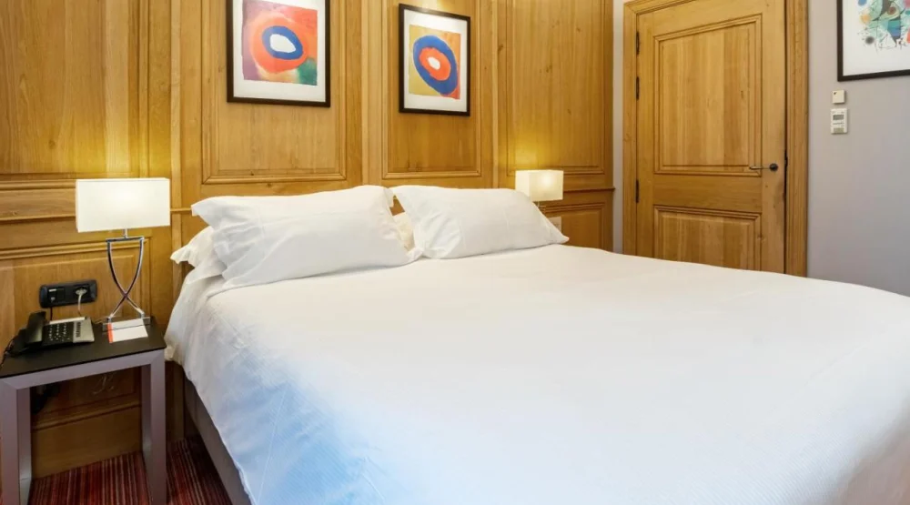 Guest Room, One Double, City View at Hotel de Bourgtheroulde, Autograph Collection