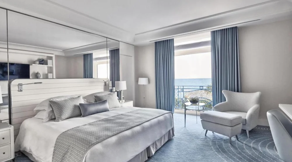 Premium King Room with Sea View at Hotel Martinez Cannes