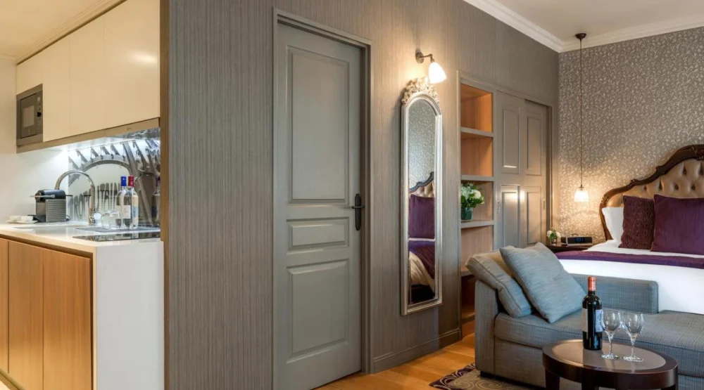 Premiere Suite at La Clef Louvre Paris