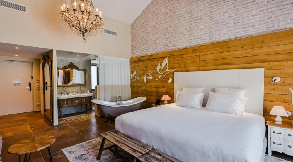 Pesquiers Village King Room with Hot Tub at Le Hameau Des Pesquiers Ecolodge & Spa