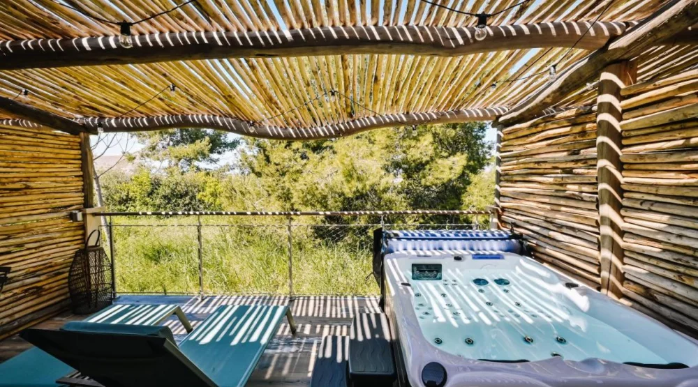 Pesquiers King Room By The Road with Hot Tub at Le Hameau Des Pesquiers Ecolodge & Spa