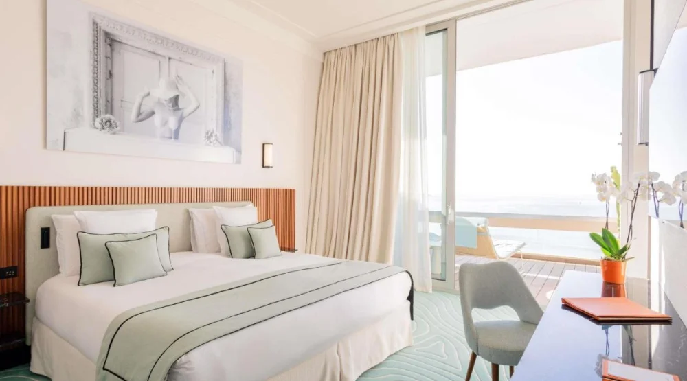 Signature Suite with Terrace and Sea View at Mondrian Cannes