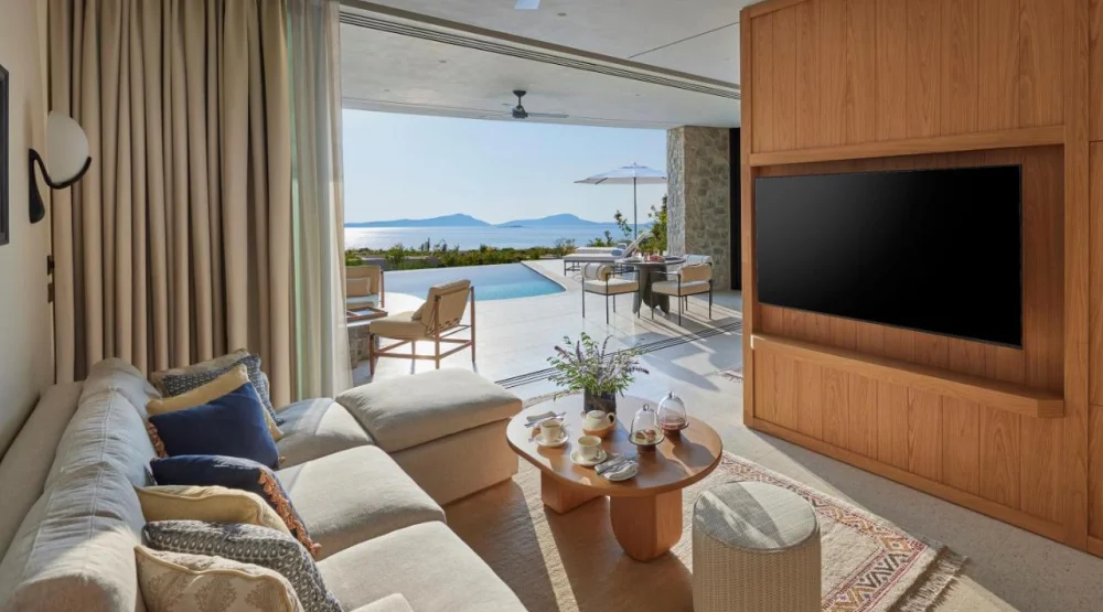 Outdoor-connected Mandarin Pool Villas at Mandarin Oriental Costa Navarino