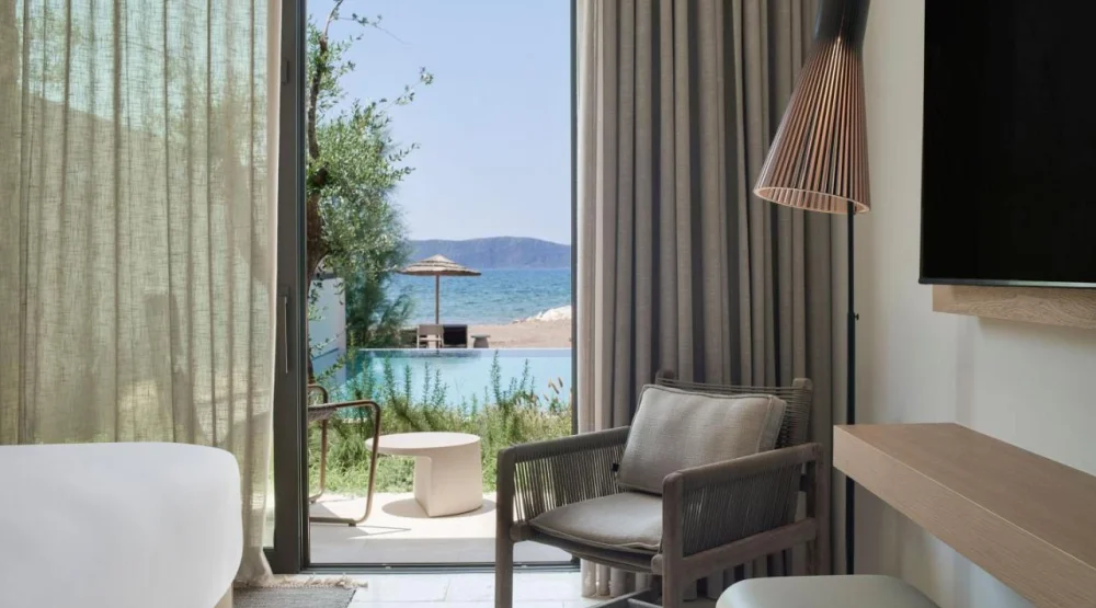 Escape Agora Beachfront Infinity 1-bed Suite at W Costa Navarino