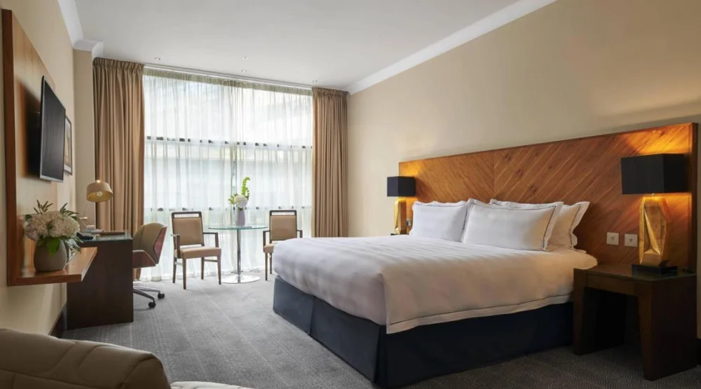 Autograph Room, Larger Guest Room, One King at The Glasshouse, Autograph Collection