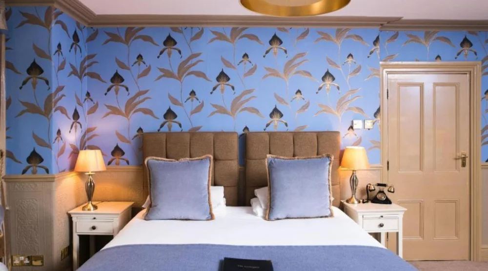 Large Double Room at The Ayrlington