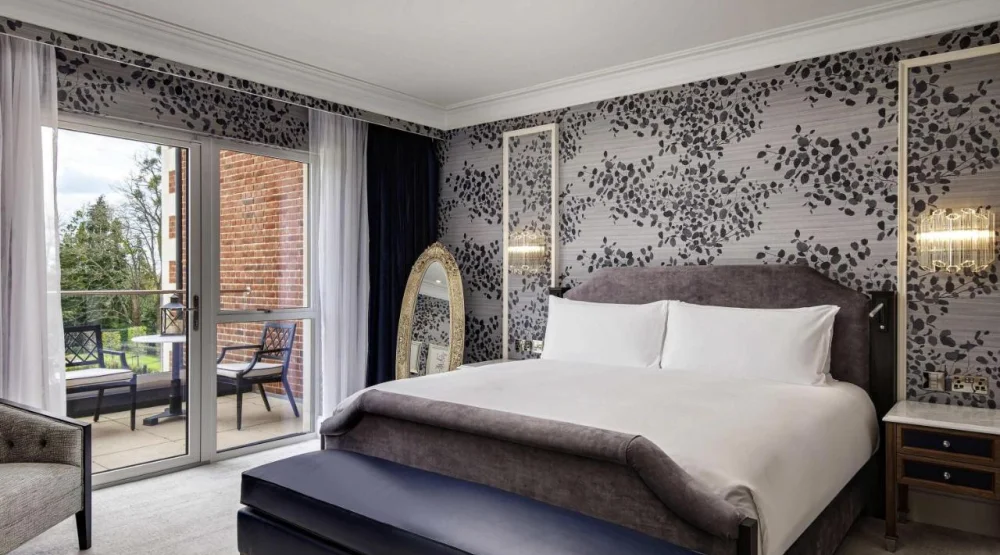 Fairmont One Bedroom Balcony Suite at Fairmont Windsor Park