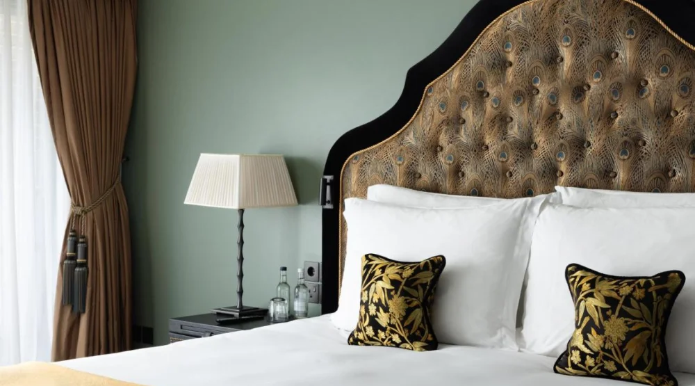 Deluxe King Room at L'oscar London