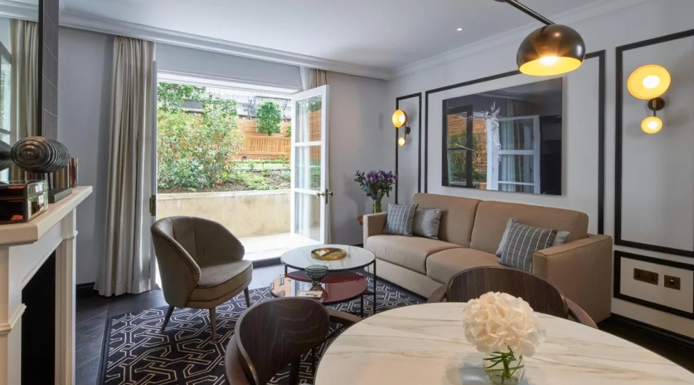 Luxury One Bedroom Apartment at Lexham Gardens By Cheval Maison