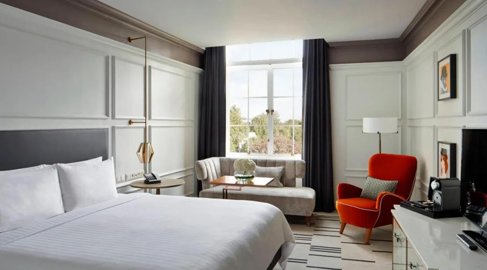 Deluxe King Room at London Marriott Hotel County Hall